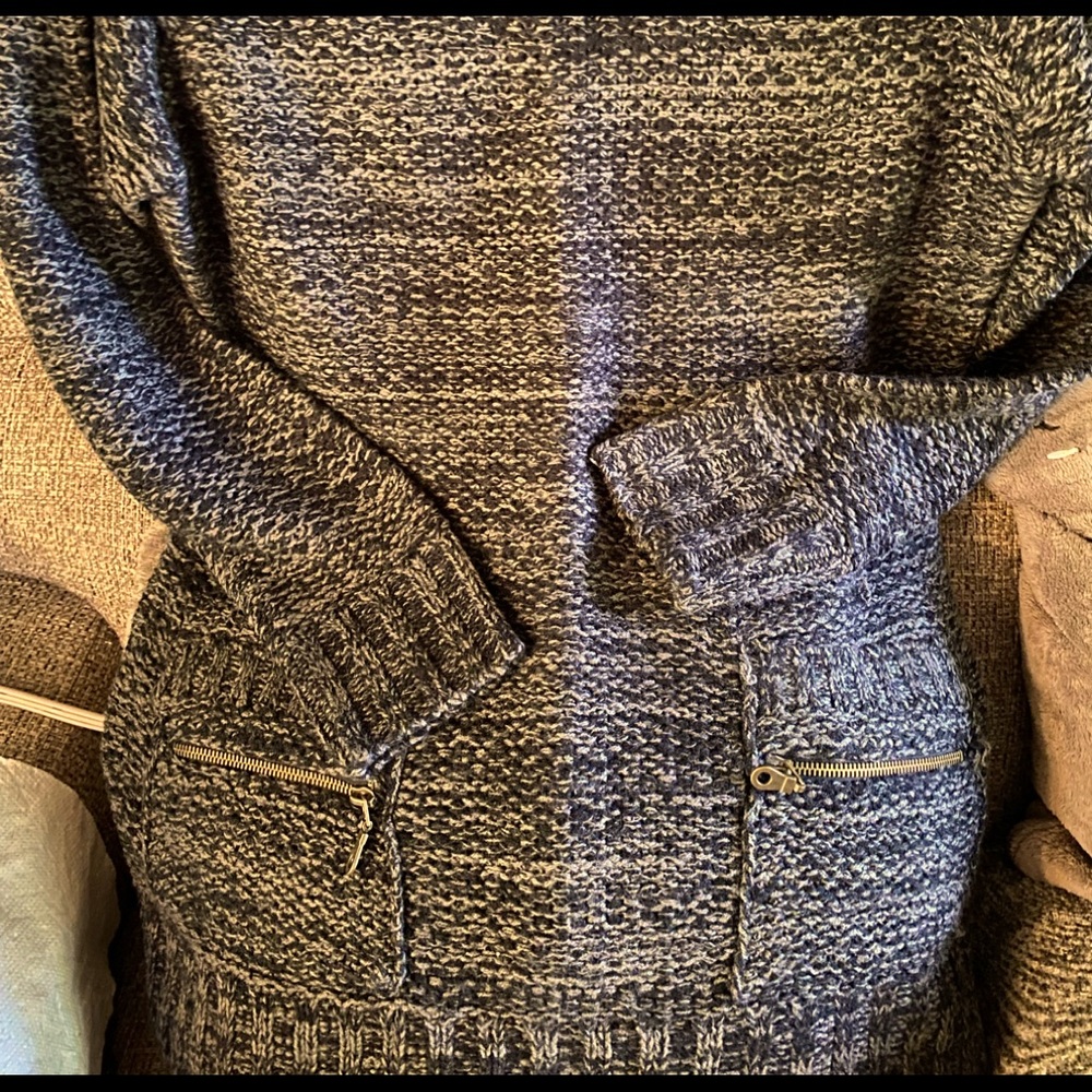 Sweater. Round collared. Tunic-type.